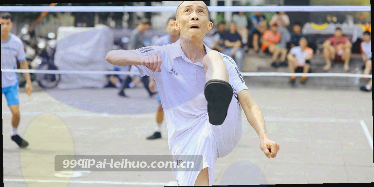 深色底上的抽象积分榜折线与蓝红色块构成的数据纹理